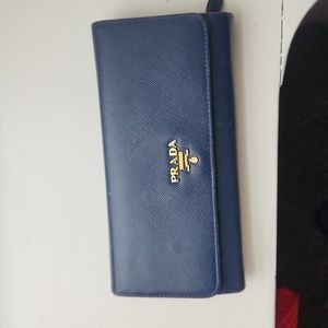 💯 AUTHENTIC PRADA WALLET